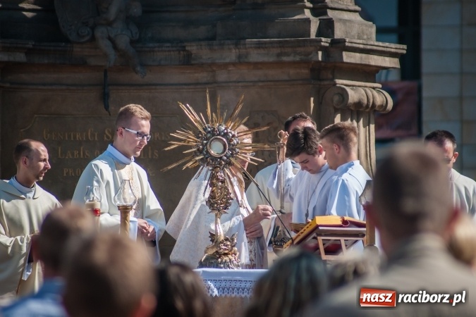 Zdjęcie w galerii na portalu naszraciborz.pl: Boże Ciało w parafii WNMP przy Rynku  wiadomości z regionu