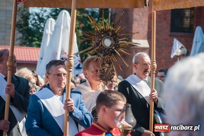 Zdjęcie w galerii na portalu naszraciborz.pl: Boże Ciało w parafii WNMP przy Rynku  wiadomości z regionu