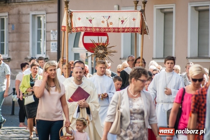 Zdjęcie w galerii na portalu naszraciborz.pl: Boże Ciało w parafii WNMP przy Rynku  wiadomości z regionu