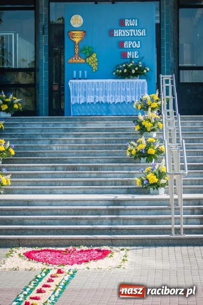 Zdjęcie w galerii na portalu naszraciborz.pl: Boże Ciało w parafii WNMP przy Rynku  wiadomości z regionu