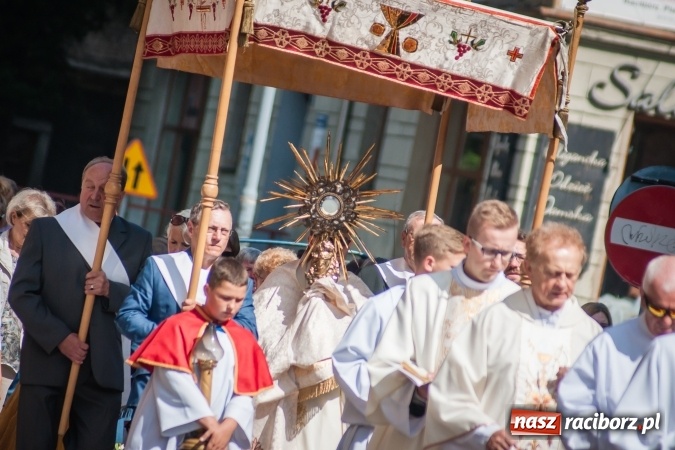 Zdjęcie w galerii na portalu naszraciborz.pl: Boże Ciało w parafii WNMP przy Rynku  wiadomości z regionu
