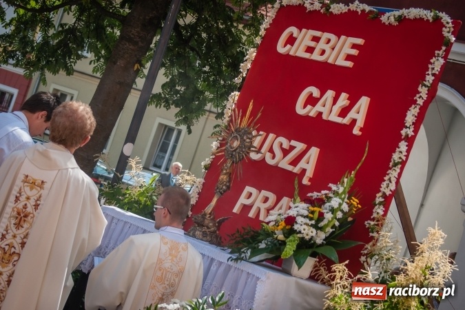 Zdjęcie w galerii na portalu naszraciborz.pl: Boże Ciało w parafii WNMP przy Rynku  wiadomości z regionu