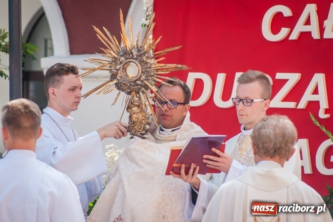 Zdjęcie w galerii na portalu naszraciborz.pl: Boże Ciało w parafii WNMP przy Rynku  wiadomości z regionu