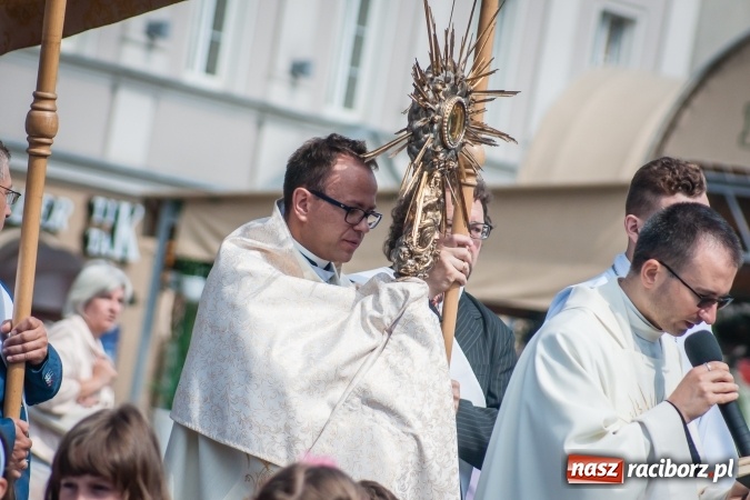Zdjęcie w galerii na portalu naszraciborz.pl: Boże Ciało w parafii WNMP przy Rynku  wiadomości z regionu