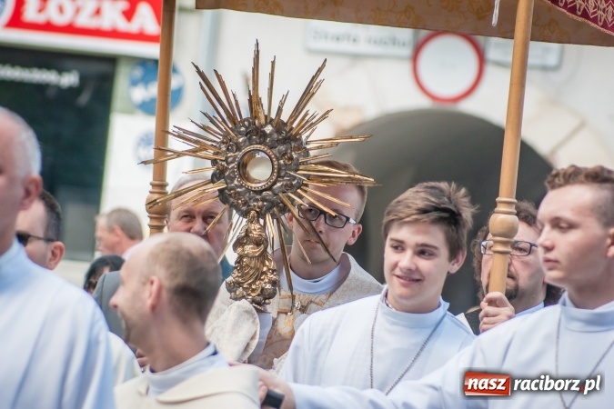 Zdjęcie w galerii na portalu naszraciborz.pl: Boże Ciało w parafii WNMP przy Rynku  wiadomości z regionu