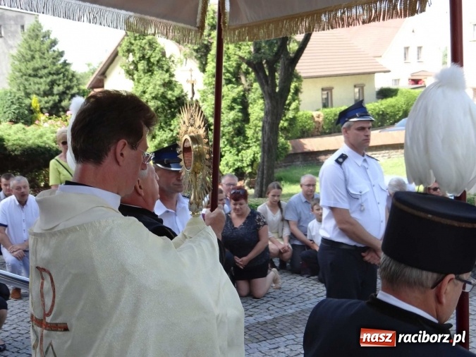 Zdjęcie w galerii na portalu naszraciborz.pl: Procesja Bożego Ciała w parafii Racibórz-Markowice wiadomości z regionu
