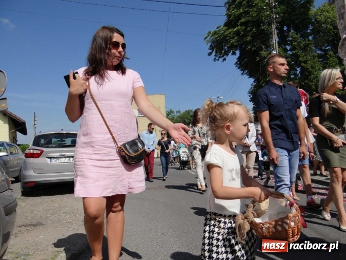 Zdjęcie w galerii na portalu naszraciborz.pl: Procesja Bożego Ciała w parafii Racibórz-Markowice wiadomości z regionu