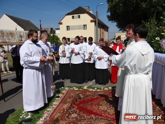 Zdjęcie w galerii na portalu naszraciborz.pl: Procesja Bożego Ciała w parafii Racibórz-Markowice wiadomości z regionu