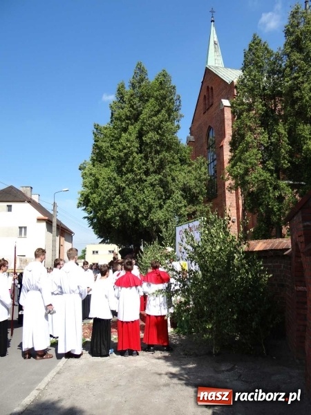 Zdjęcie w galerii na portalu naszraciborz.pl: Procesja Bożego Ciała w parafii Racibórz-Markowice wiadomości z regionu