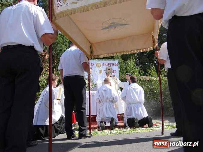 Zdjęcie w galerii na portalu naszraciborz.pl: Procesja Bożego Ciała w parafii Racibórz-Markowice wiadomości z regionu