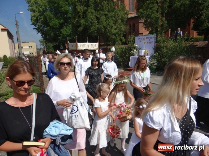 Zdjęcie w galerii na portalu naszraciborz.pl: Procesja Bożego Ciała w parafii Racibórz-Markowice wiadomości z regionu