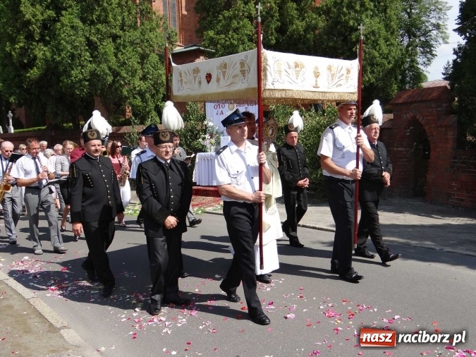 Zdjęcie w galerii na portalu naszraciborz.pl: Procesja Bożego Ciała w parafii Racibórz-Markowice wiadomości z regionu