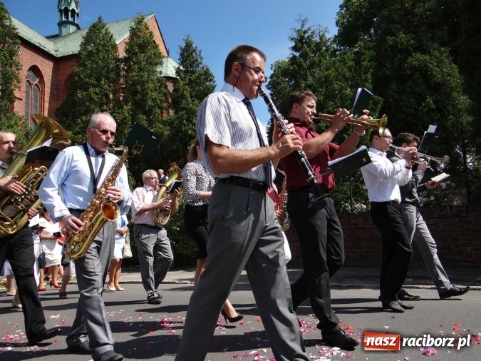 Zdjęcie w galerii na portalu naszraciborz.pl: Procesja Bożego Ciała w parafii Racibórz-Markowice wiadomości z regionu