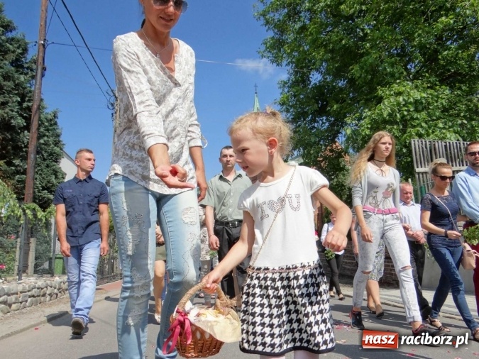 Zdjęcie w galerii na portalu naszraciborz.pl: Procesja Bożego Ciała w parafii Racibórz-Markowice wiadomości z regionu