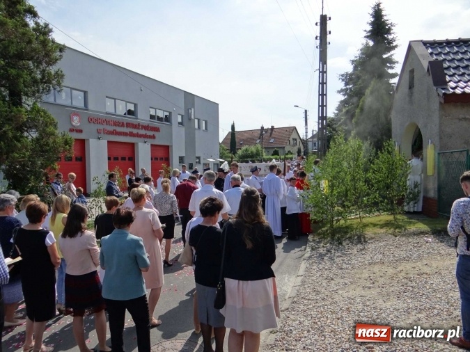 Zdjęcie w galerii na portalu naszraciborz.pl: Procesja Bożego Ciała w parafii Racibórz-Markowice wiadomości z regionu