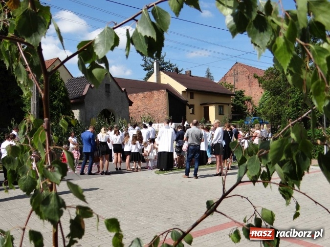 Zdjęcie w galerii na portalu naszraciborz.pl: Procesja Bożego Ciała w parafii Racibórz-Markowice wiadomości z regionu