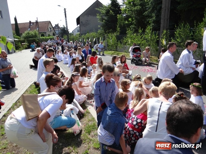 Zdjęcie w galerii na portalu naszraciborz.pl: Procesja Bożego Ciała w parafii Racibórz-Markowice wiadomości z regionu