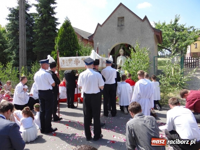 Zdjęcie w galerii na portalu naszraciborz.pl: Procesja Bożego Ciała w parafii Racibórz-Markowice wiadomości z regionu