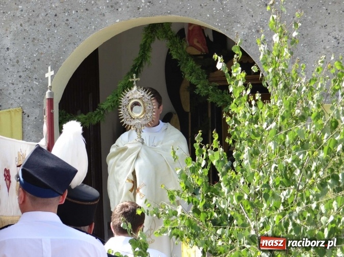Zdjęcie w galerii na portalu naszraciborz.pl: Procesja Bożego Ciała w parafii Racibórz-Markowice wiadomości z regionu