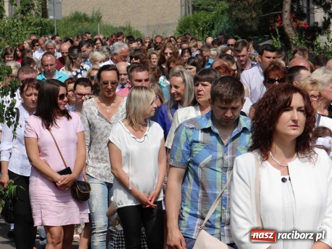 Zdjęcie w galerii na portalu naszraciborz.pl: Procesja Bożego Ciała w parafii Racibórz-Markowice wiadomości z regionu