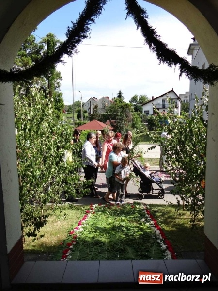 Zdjęcie w galerii na portalu naszraciborz.pl: Procesja Bożego Ciała w parafii Racibórz-Markowice wiadomości z regionu