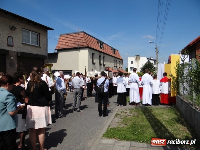 Zdjęcie w galerii na portalu naszraciborz.pl: Procesja Bożego Ciała w parafii Racibórz-Markowice wiadomości z regionu