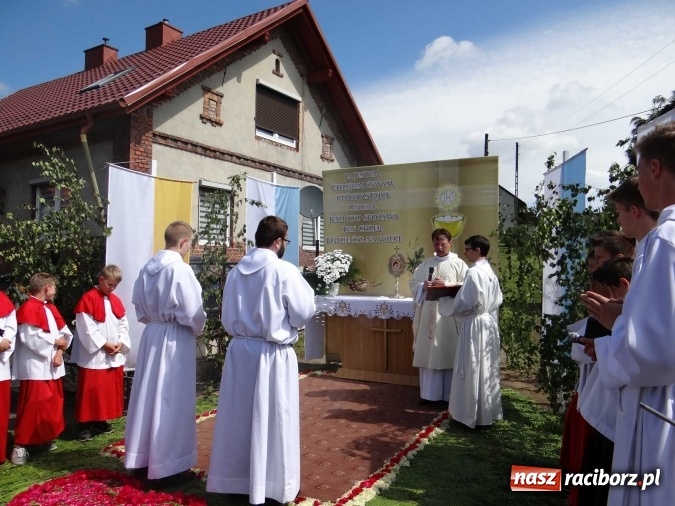Zdjęcie w galerii na portalu naszraciborz.pl: Procesja Bożego Ciała w parafii Racibórz-Markowice wiadomości z regionu