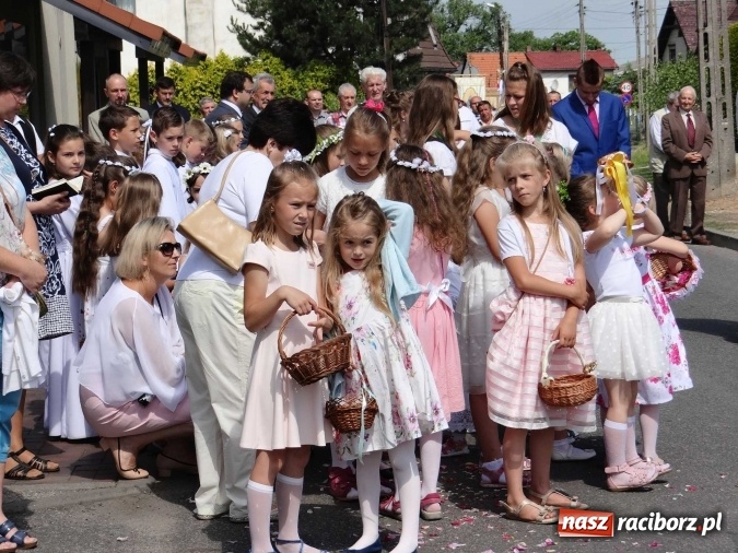 Zdjęcie w galerii na portalu naszraciborz.pl: Procesja Bożego Ciała w parafii Racibórz-Markowice wiadomości z regionu