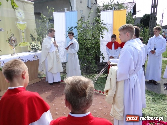 Zdjęcie w galerii na portalu naszraciborz.pl: Procesja Bożego Ciała w parafii Racibórz-Markowice wiadomości z regionu