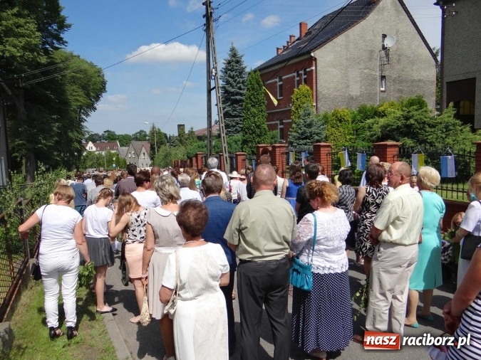 Zdjęcie w galerii na portalu naszraciborz.pl: Procesja Bożego Ciała w parafii Racibórz-Markowice wiadomości z regionu
