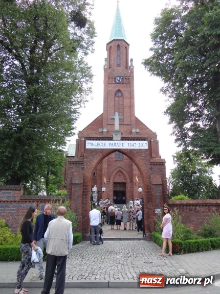 Zdjęcie w galerii na portalu naszraciborz.pl: Procesja Bożego Ciała w parafii Racibórz-Markowice wiadomości z regionu