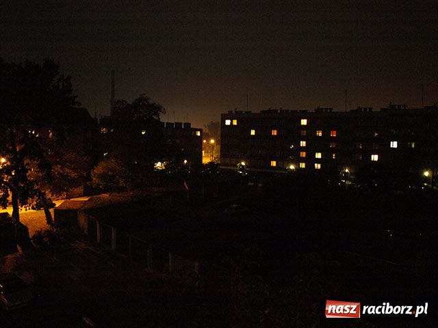 Zdjęcie w galerii na portalu naszraciborz.pl: Osiedle tonie w ciemnościach wiadomości z regionu
