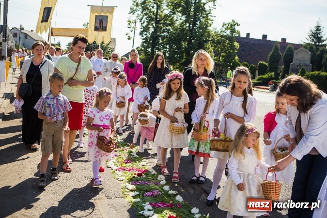 Zdjęcie w galerii na portalu naszraciborz.pl: Procesja Bożego Ciała w Studziennej wiadomości z regionu