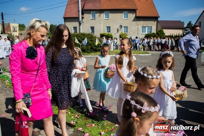 Zdjęcie w galerii na portalu naszraciborz.pl: Procesja Bożego Ciała w Studziennej wiadomości z regionu