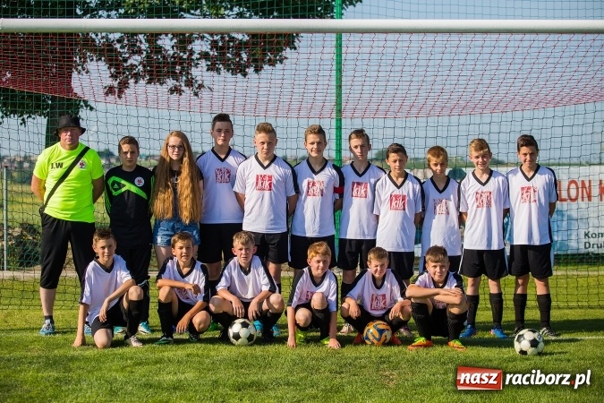 Zdjęcie w galerii na portalu naszraciborz.pl: Mecz pokazowy trampkarzy Borucina i Krzanowic na rozpoczęcie festynu sportowego wiadomości z regionu