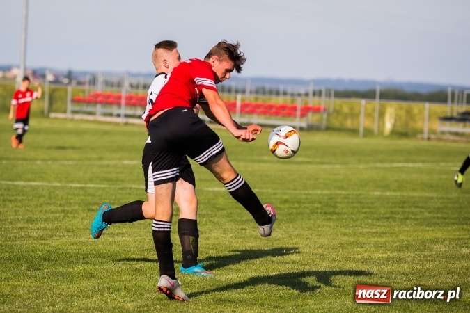 Zdjęcie w galerii na portalu naszraciborz.pl: Mecz pokazowy trampkarzy Borucina i Krzanowic na rozpoczęcie festynu sportowego wiadomości z regionu