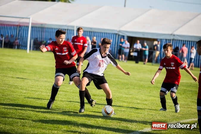 Zdjęcie w galerii na portalu naszraciborz.pl: Mecz pokazowy trampkarzy Borucina i Krzanowic na rozpoczęcie festynu sportowego wiadomości z regionu
