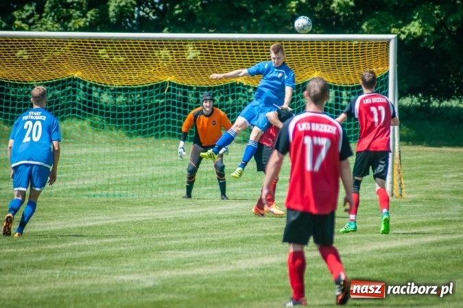 Zdjęcie w galerii na portalu naszraciborz.pl: A klasa: Ważne spotkanie o utrzymanie, zakończone podziałem punktów wiadomości z regionu