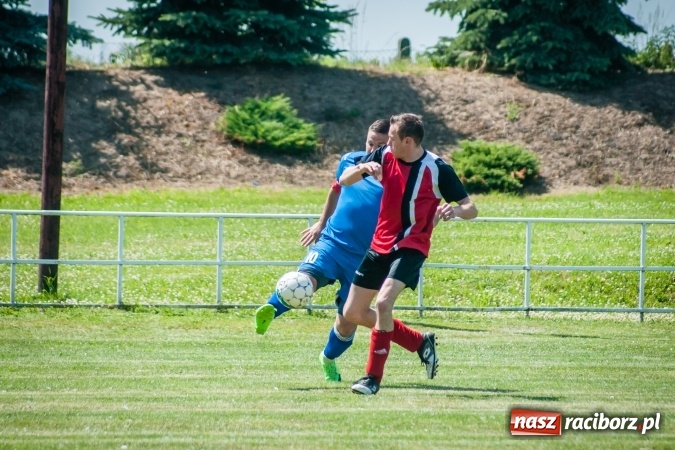 Zdjęcie w galerii na portalu naszraciborz.pl: A klasa: Ważne spotkanie o utrzymanie, zakończone podziałem punktów wiadomości z regionu