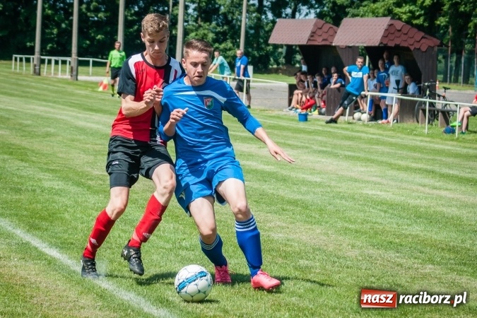 Zdjęcie w galerii na portalu naszraciborz.pl: A klasa: Ważne spotkanie o utrzymanie, zakończone podziałem punktów wiadomości z regionu