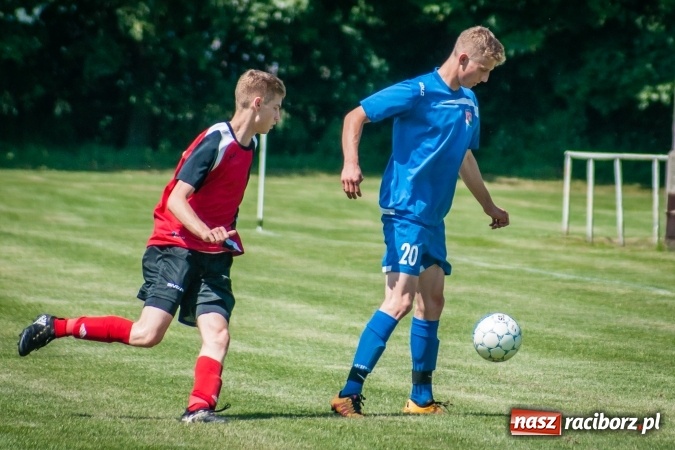 Zdjęcie w galerii na portalu naszraciborz.pl: A klasa: Ważne spotkanie o utrzymanie, zakończone podziałem punktów wiadomości z regionu