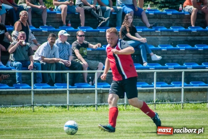 Zdjęcie w galerii na portalu naszraciborz.pl: A klasa: Ważne spotkanie o utrzymanie, zakończone podziałem punktów wiadomości z regionu