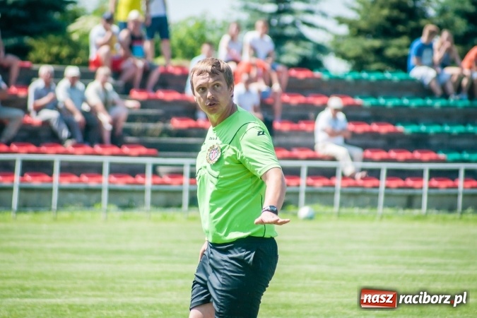 Zdjęcie w galerii na portalu naszraciborz.pl: A klasa: Ważne spotkanie o utrzymanie, zakończone podziałem punktów wiadomości z regionu