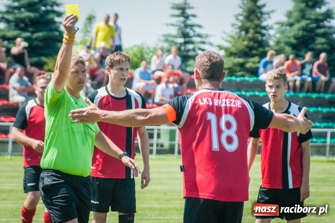 Zdjęcie w galerii na portalu naszraciborz.pl: A klasa: Ważne spotkanie o utrzymanie, zakończone podziałem punktów wiadomości z regionu