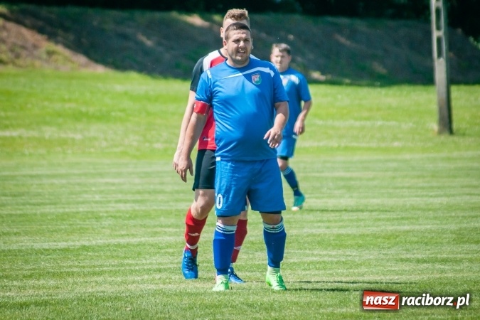 Zdjęcie w galerii na portalu naszraciborz.pl: A klasa: Ważne spotkanie o utrzymanie, zakończone podziałem punktów wiadomości z regionu