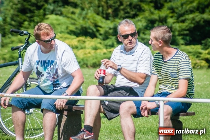 Zdjęcie w galerii na portalu naszraciborz.pl: A klasa: Ważne spotkanie o utrzymanie, zakończone podziałem punktów wiadomości z regionu
