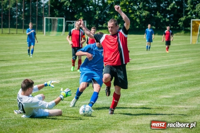 Zdjęcie w galerii na portalu naszraciborz.pl: A klasa: Ważne spotkanie o utrzymanie, zakończone podziałem punktów wiadomości z regionu