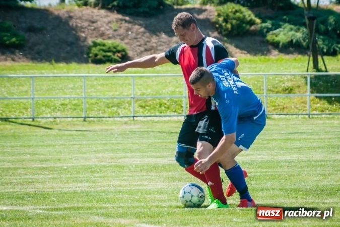 Zdjęcie w galerii na portalu naszraciborz.pl: A klasa: Ważne spotkanie o utrzymanie, zakończone podziałem punktów wiadomości z regionu