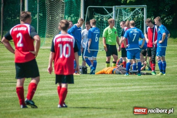Zdjęcie w galerii na portalu naszraciborz.pl: A klasa: Ważne spotkanie o utrzymanie, zakończone podziałem punktów wiadomości z regionu