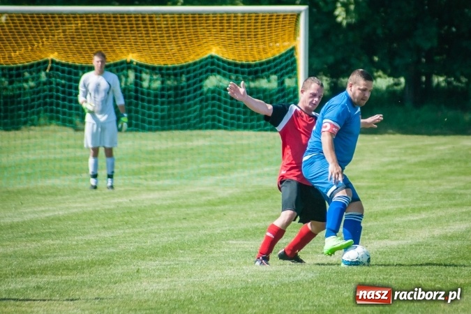 Zdjęcie w galerii na portalu naszraciborz.pl: A klasa: Ważne spotkanie o utrzymanie, zakończone podziałem punktów wiadomości z regionu